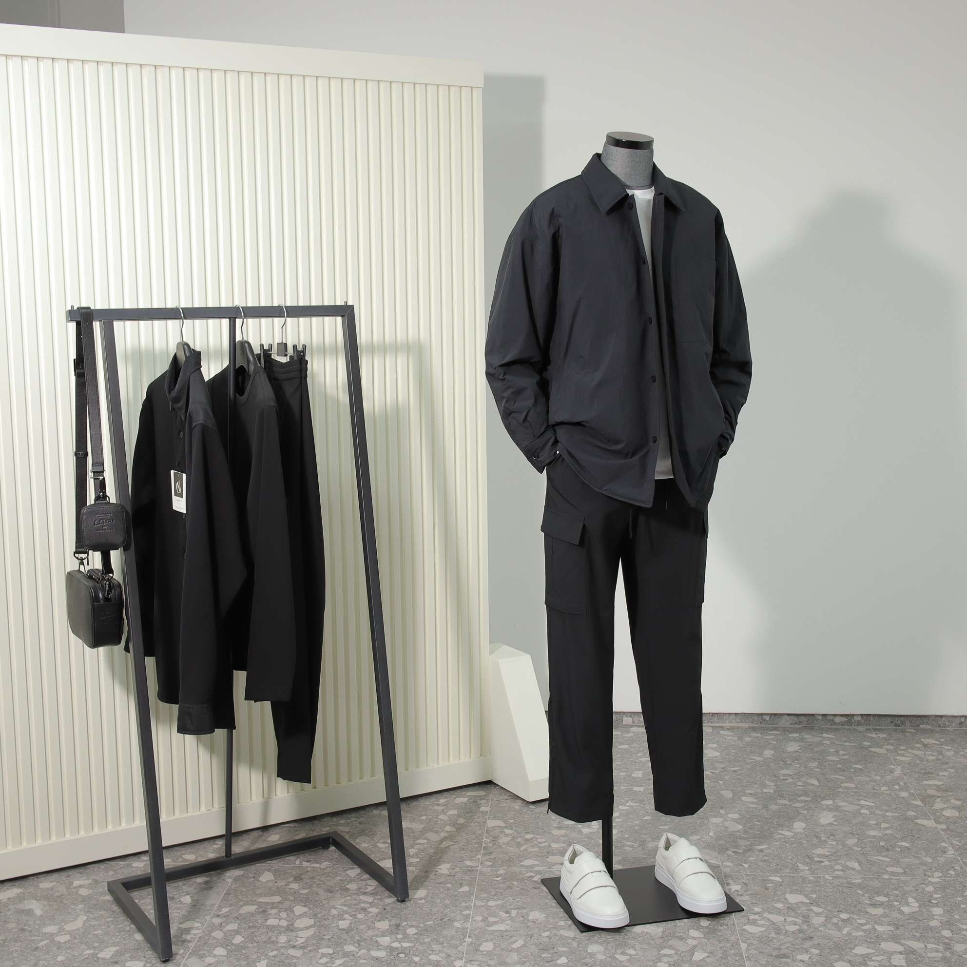 가넷옴므 GAW39125 LOOSE-FIT PANTS 밴딩 지퍼 포인트 카고 팬츠 블랙 : 리버클래시 앤 가넷옴므
