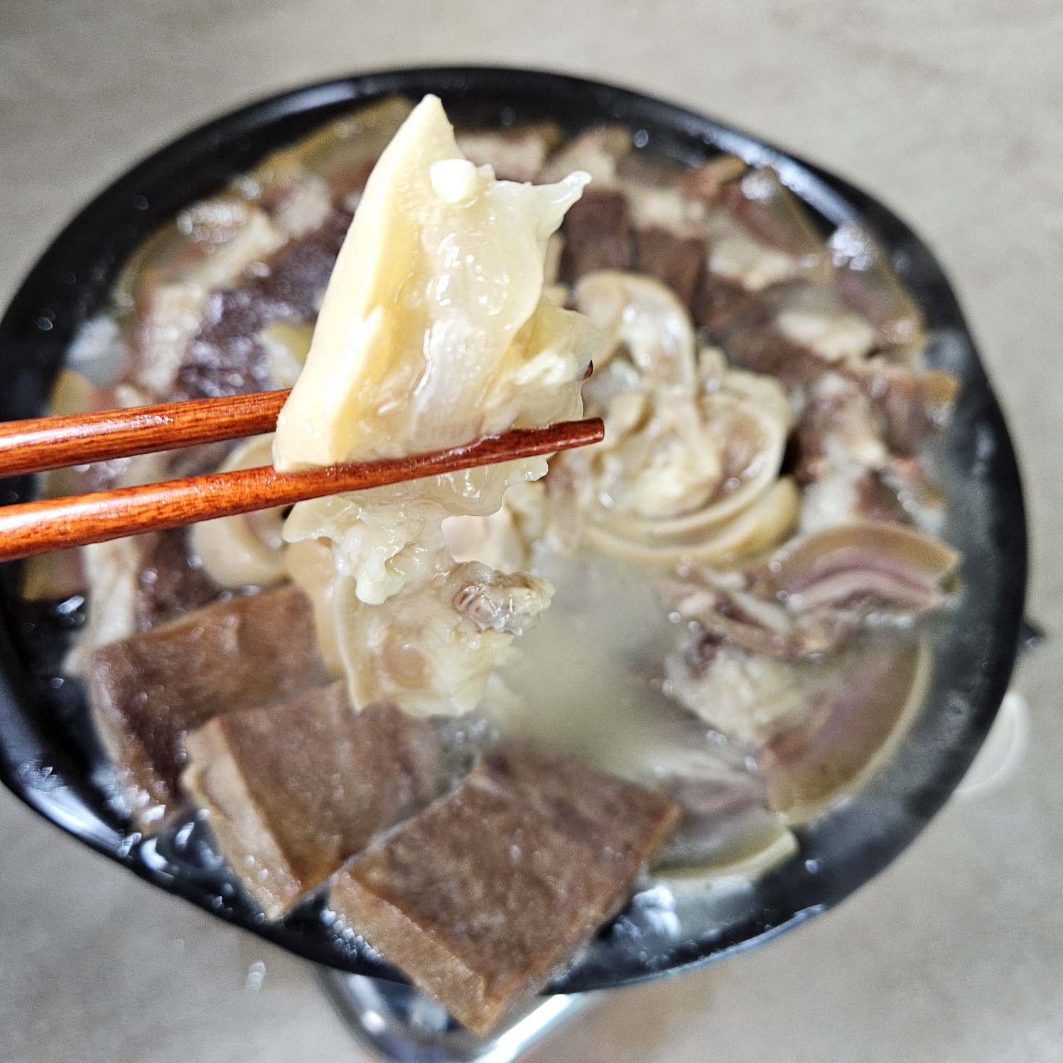 국내산 한우 우족 스지 500g 3~4인분 곰탕 국밥 전골 캠핑 밀키트 안주 음식 : 강줌마