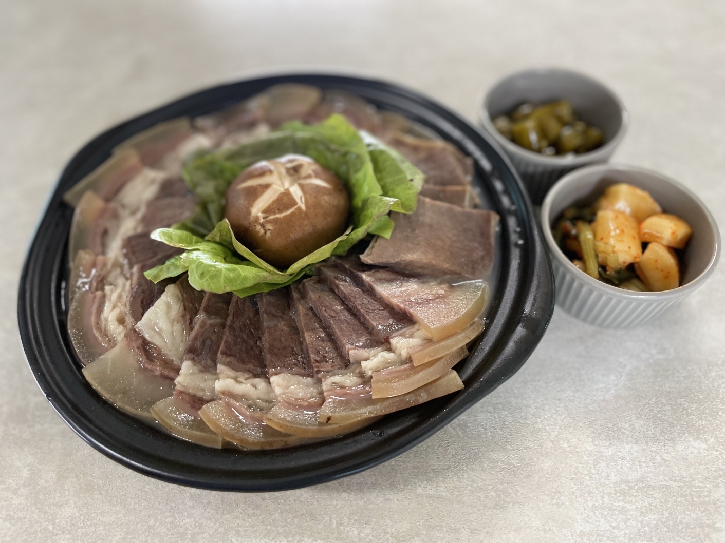 국내산 한우 소머리 수육 우설 500g 3~4인분 우족 스지 곰탕 국밥 전골 캠핑 밀키트 안주 음식 : 강줌마