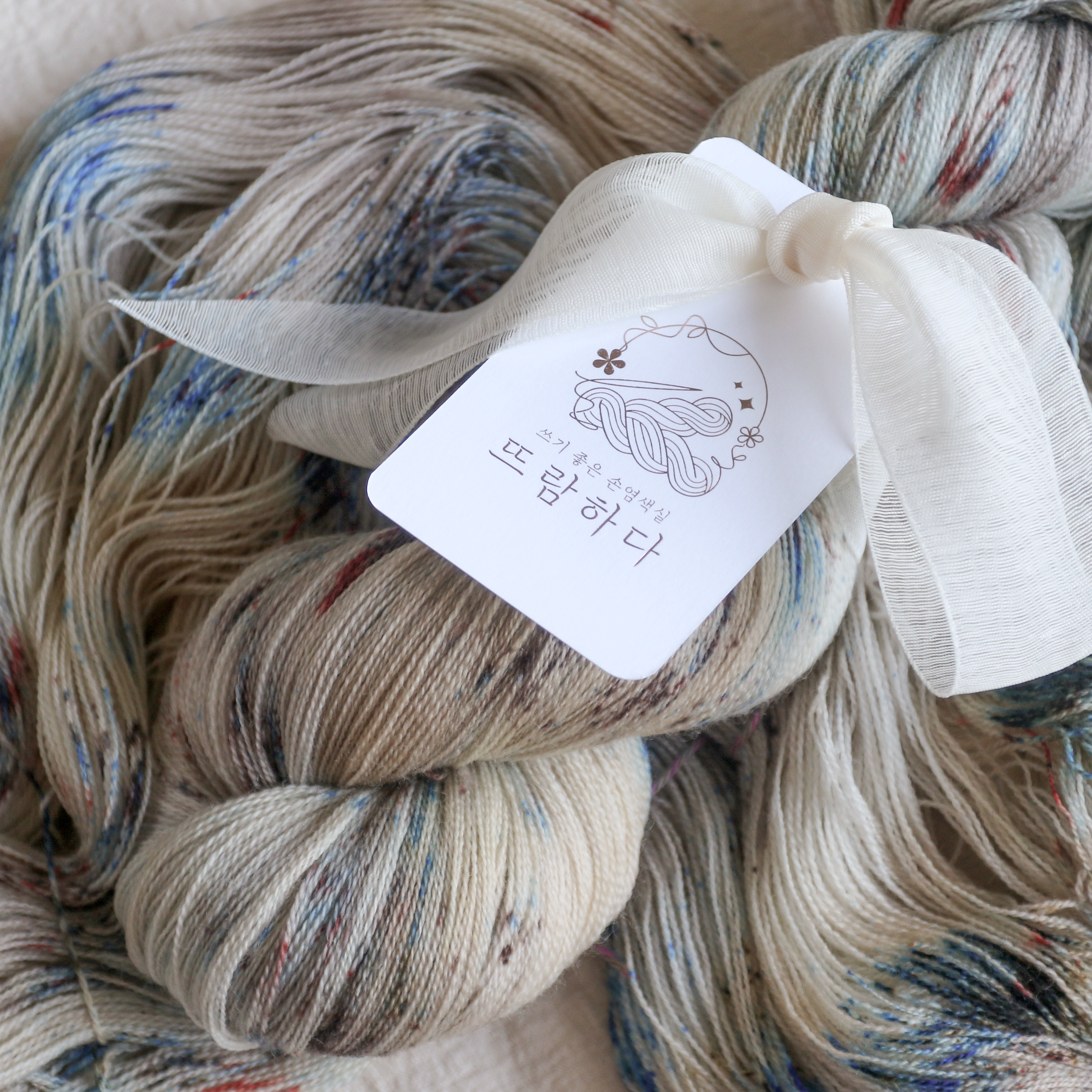 백화 레이스 손염색실 슈퍼워시메리노울 1200m Lace 100g 뜨개실 핸드다잉얀 : 뜨람하다