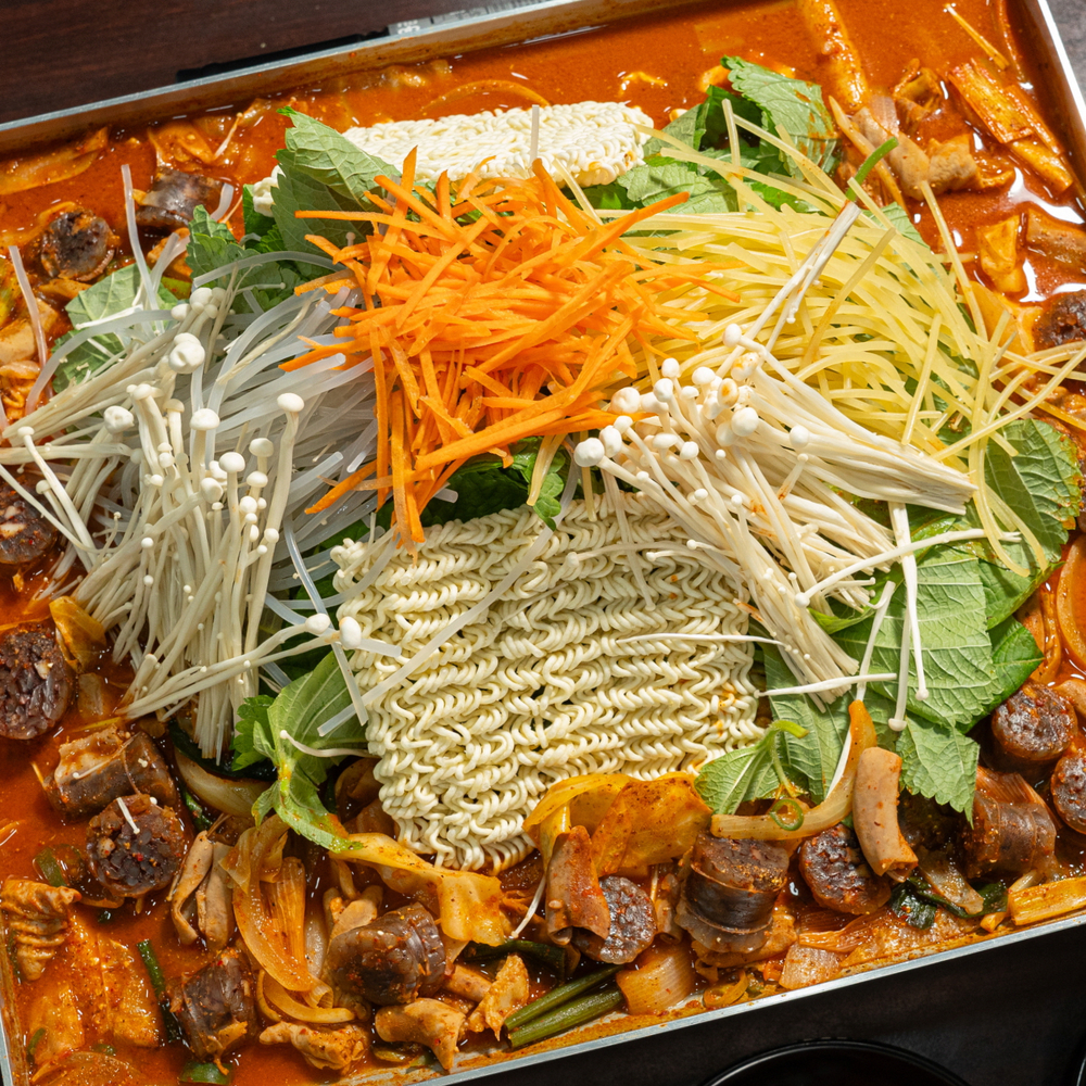 [30년 전통] 수원 지동시장 밀알왕순대 순대곱창볶음 3인분 캠핑음식 밀키트 술안주 : 인생식탁