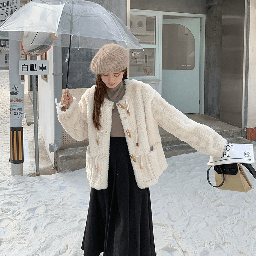 크롭떡볶이코트 루즈핏 귀여운 뽀글이 노카라 퍼 램스울 : 엘러판다