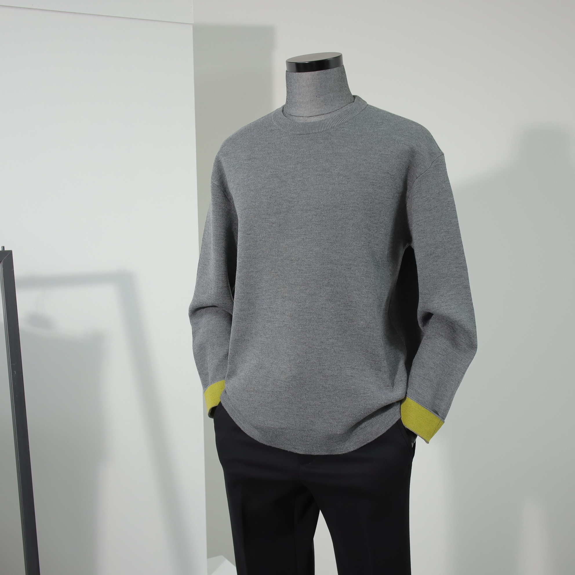 리버클래시 LJO51284 SEMI OVER-FIT KNIT 백 라인 포인트 라운드 니트 그레이 : 리버클래시 앤 가넷옴므