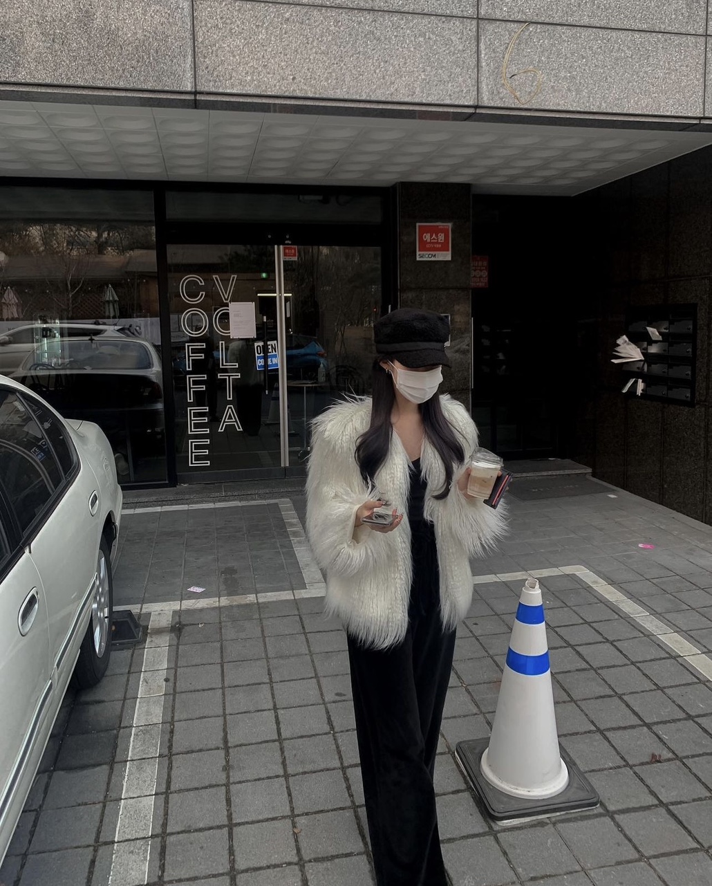 깃털 페이크퍼 자켓 (3color) : 오앤므