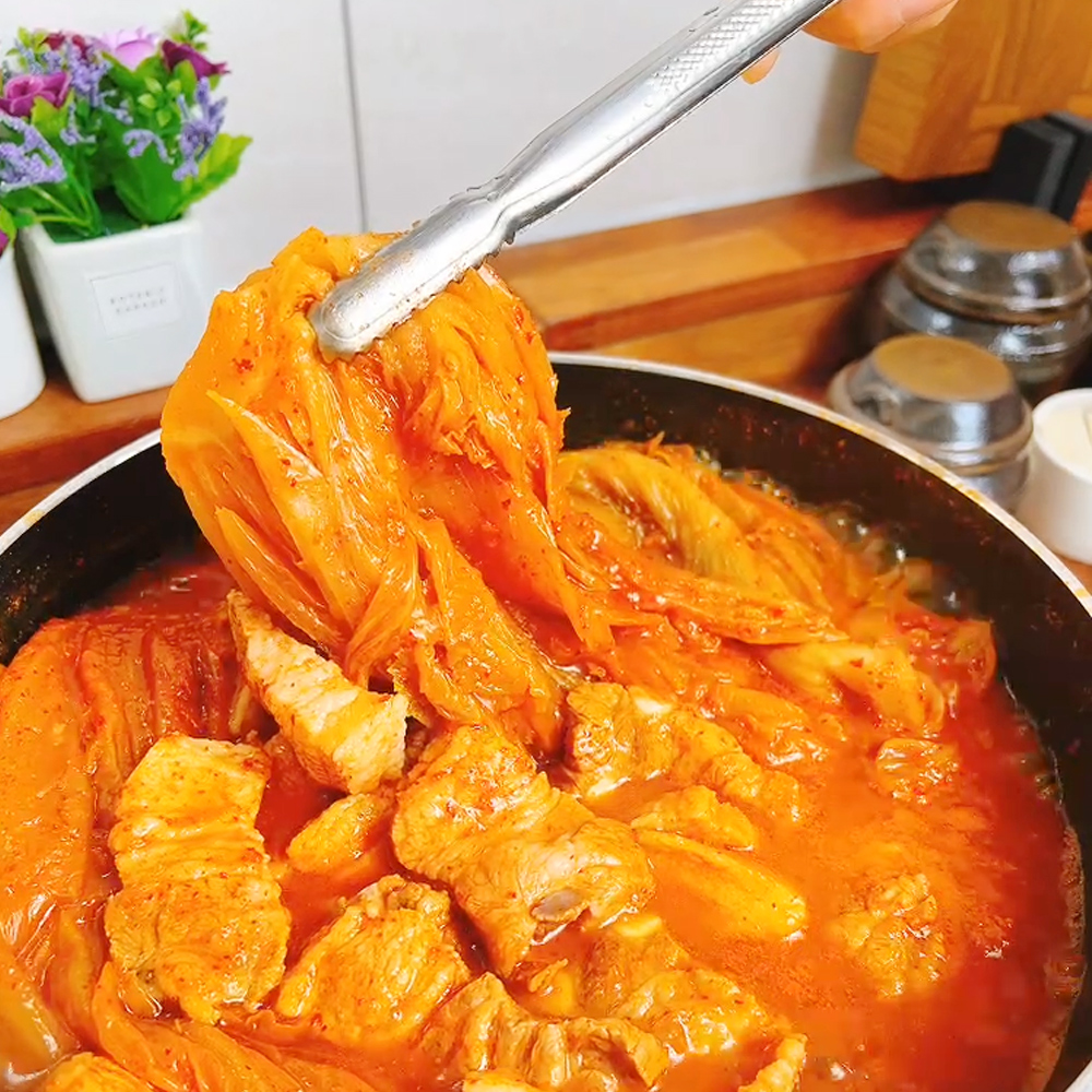 김치찜 돼지고기 김치찌개 삼겹살 통김치찜 1kg 1.5kg 천지푸드 : 천지푸드