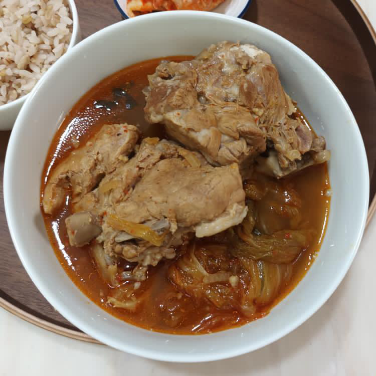 국내산돼지고기 냉장 한돈 등뼈(감자탕) 1kg : 유산균돼지
