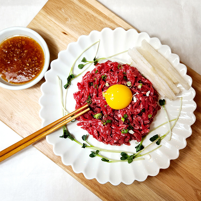 다둥이네 정육점 - 초신선 한우 육회 250g 국산 암소 소고기 설도 보섭살 양념소스 포함 : 다둥이네 정육점