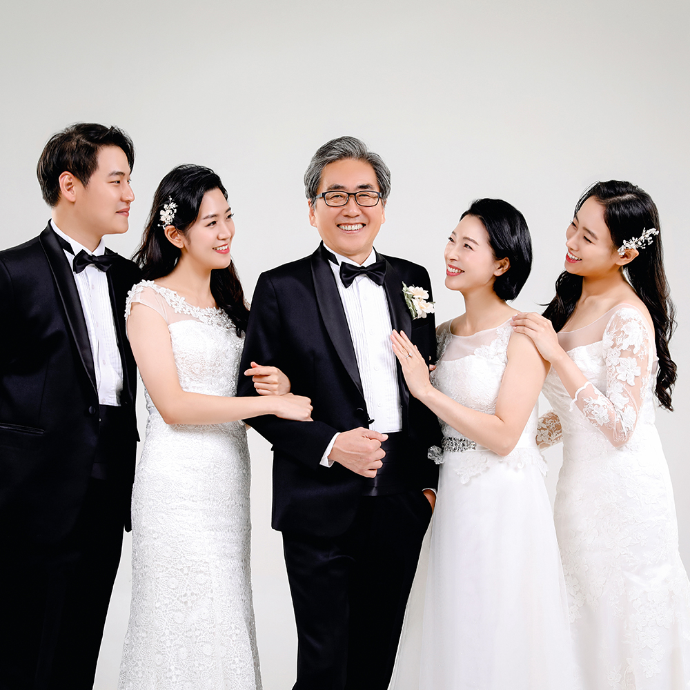 동탄 리마인드웨딩 가족사진 전문 촬영 행복한순간 사진관 - 촬영 원본 WEB용 이미지 파일 제공 : 행복한순간 사진관