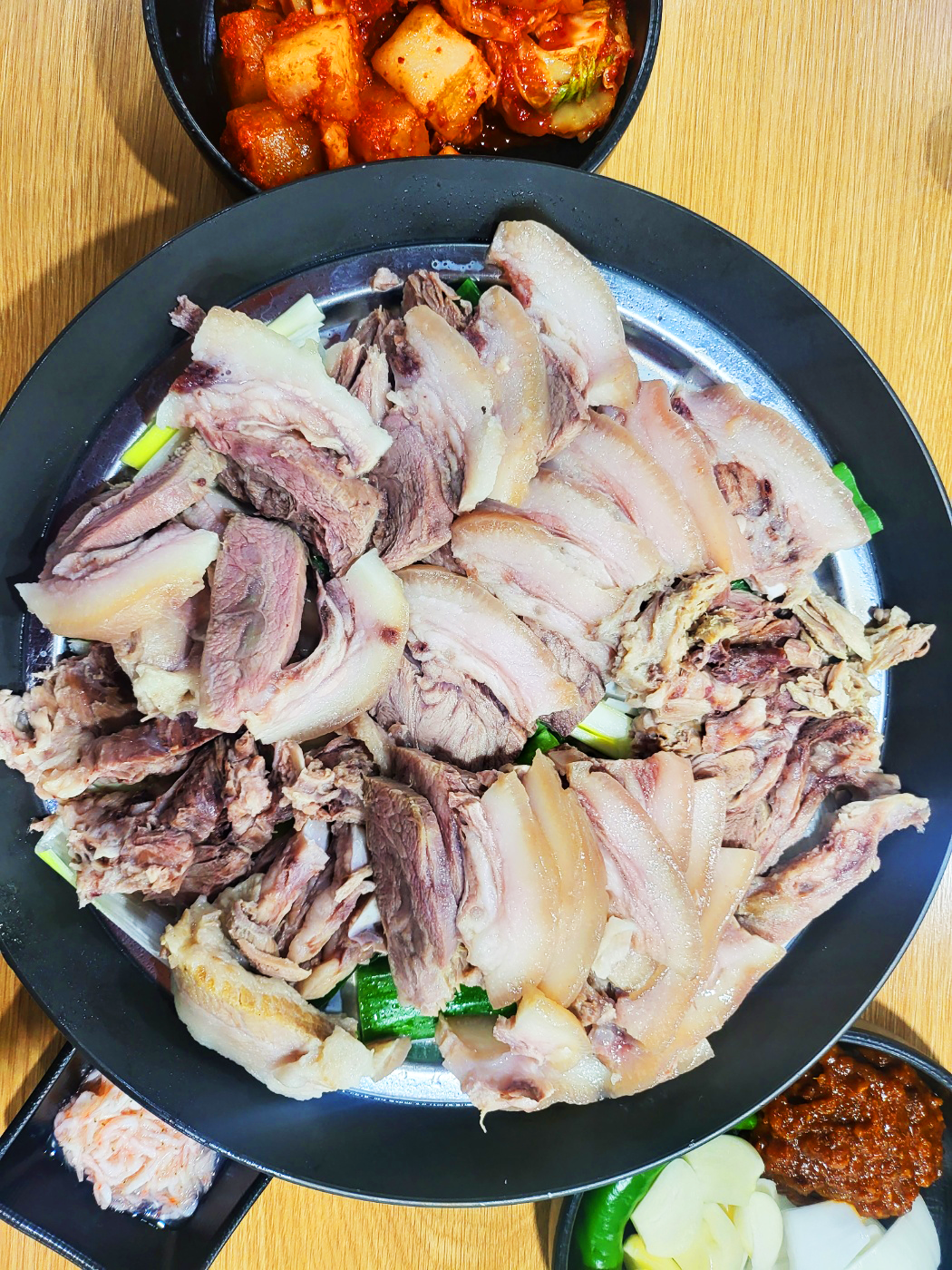 모두의국밥 삶은돼지머리 3kg내외 발골 돈두 식당업소용 머릿고기슬라이스 돼지부산물 : 모두의 국밥