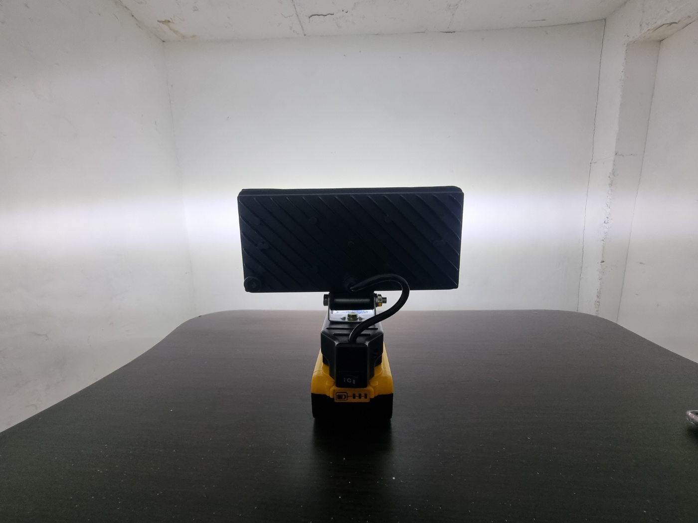 작업등 LED 100W 캠핑등 랜턴 집어등 디월트배터리 호환 : 와니바바몰