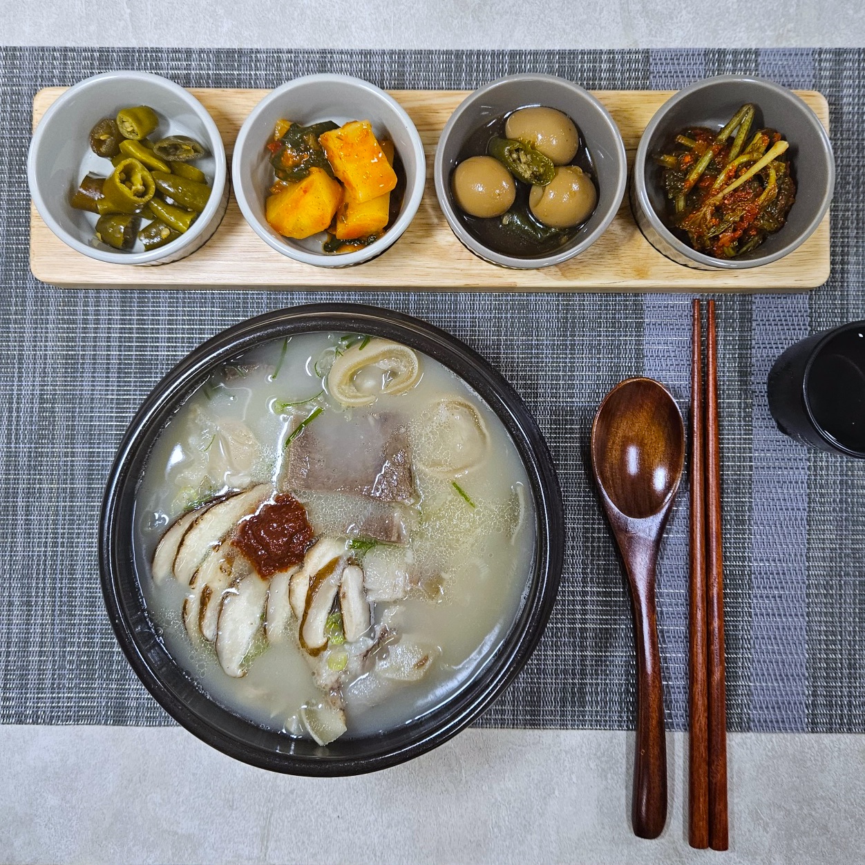 국내산 한우 우족 스지 500g 3~4인분 곰탕 국밥 전골 캠핑 밀키트 안주 음식 : 강줌마