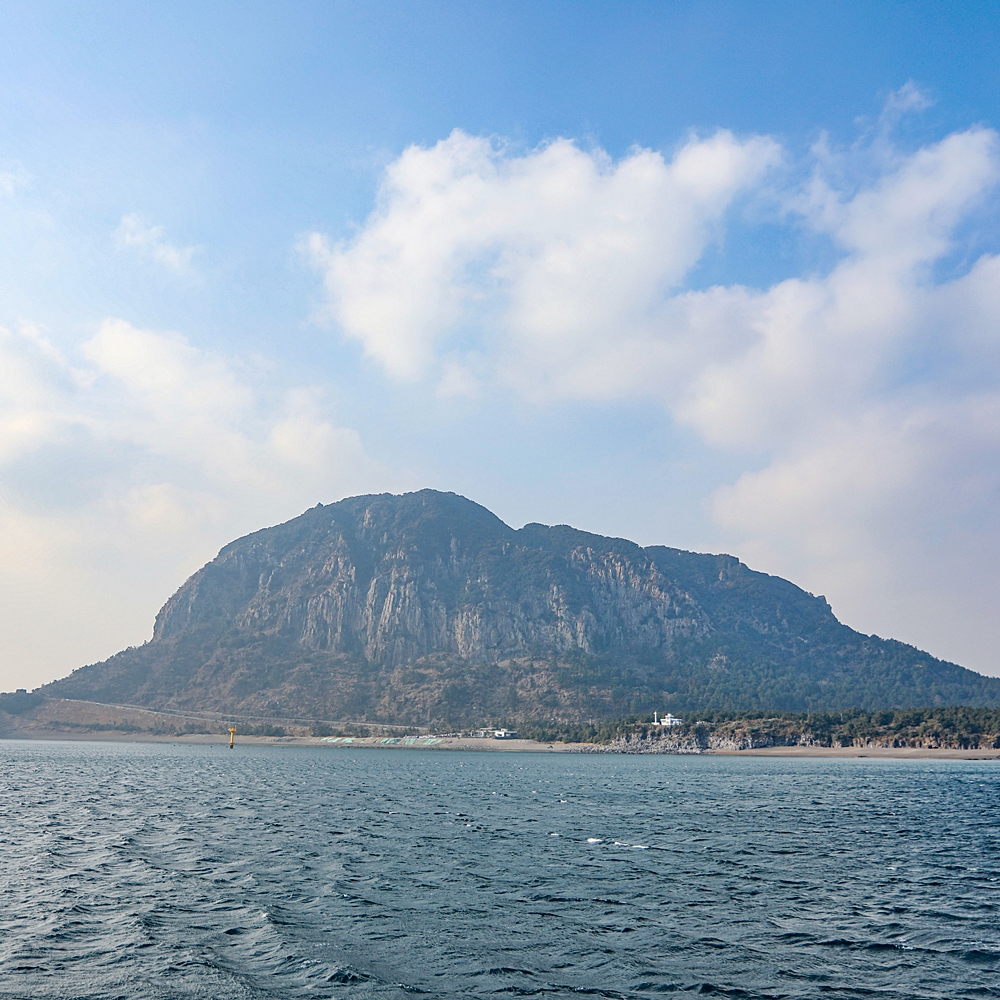 제주 산방산유람선 / 제주도 여행 이색체험 관광지 올레길코스 용머리해안 바다 : 브이패스