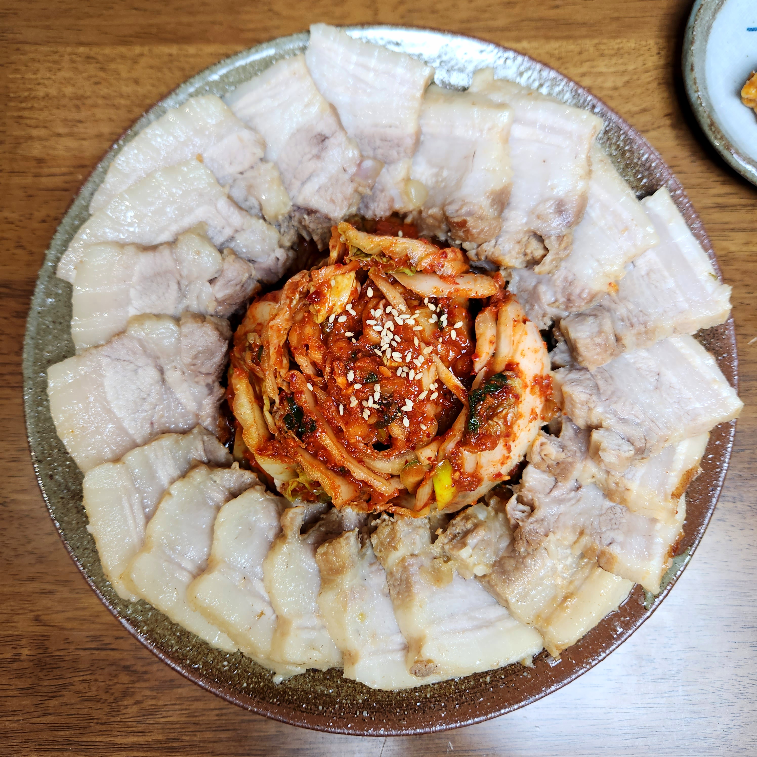 호호미트클럽 한돈 삼겹살 1kg 냉장 생삼겹살 칼집 대패삼겹살 : 호호미트클럽