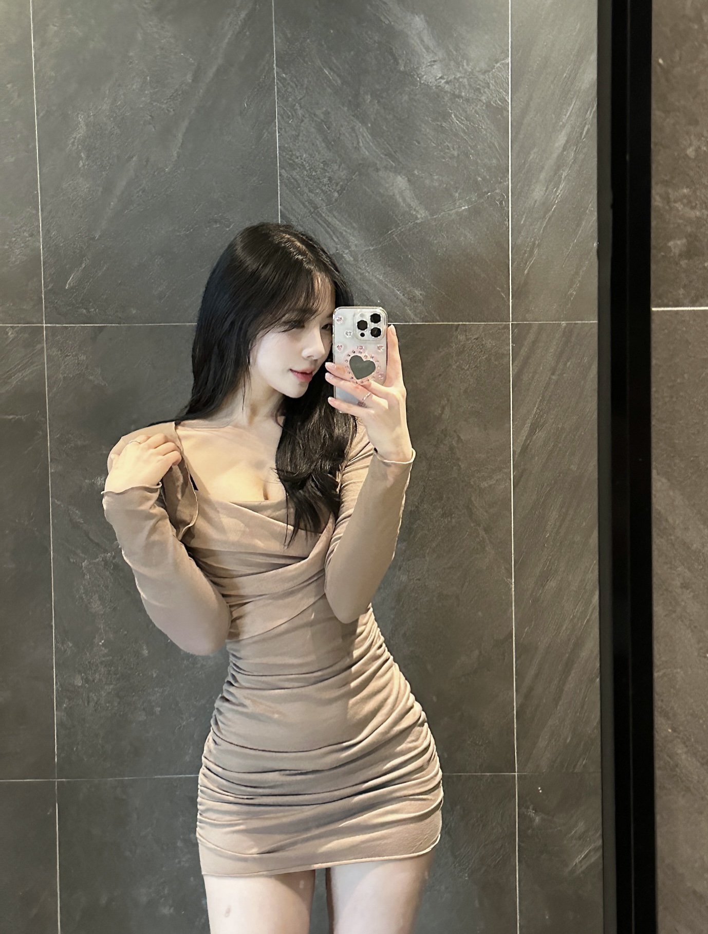 무드 쉬폰 셔링 원피스 : 도헤 Dorer