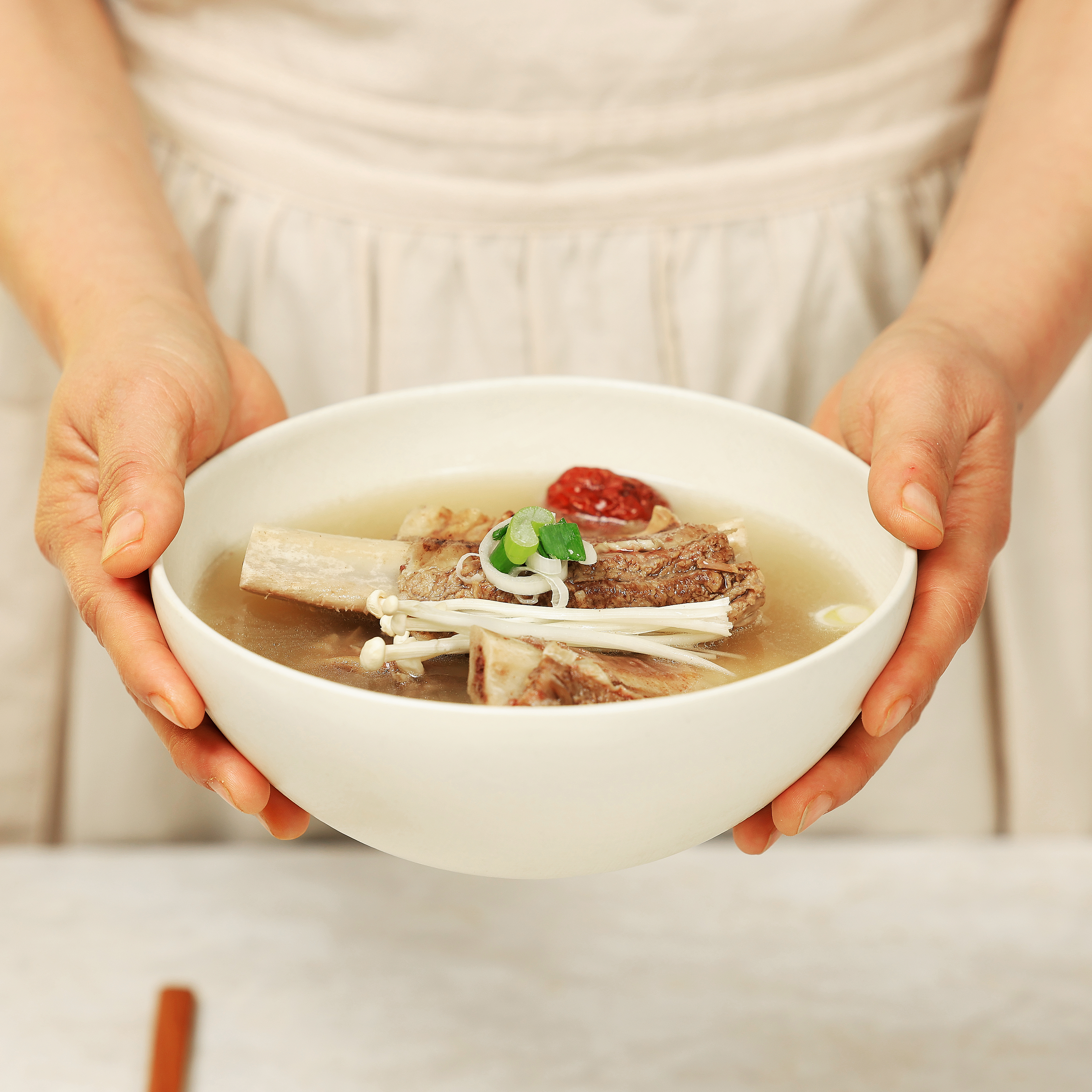태능식품 부드러운 살코기가 듬뿍 프리미엄 왕갈비탕 소갈비탕 갈비탕 700g 간편 밀키트 : 태능식품 주식회사
