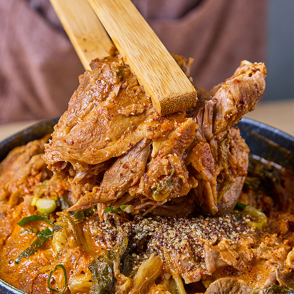 우거지 듬뿍 황씨네 시골 등뼈 감자탕 1팩+1팩 (총2kg) 4인분 : 외할머니밥상