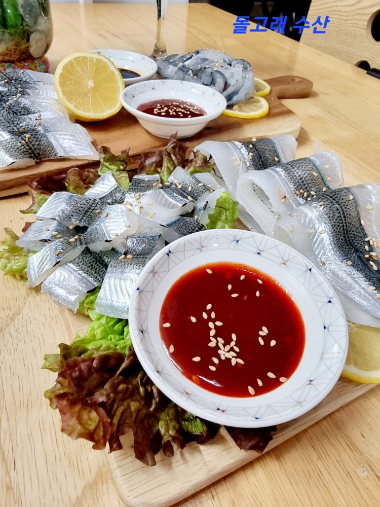 자연산 학꽁치회 350g 손질 학꽁치 회 필렛 꽁치 초고추장 서비스 : 아저씨푸드
