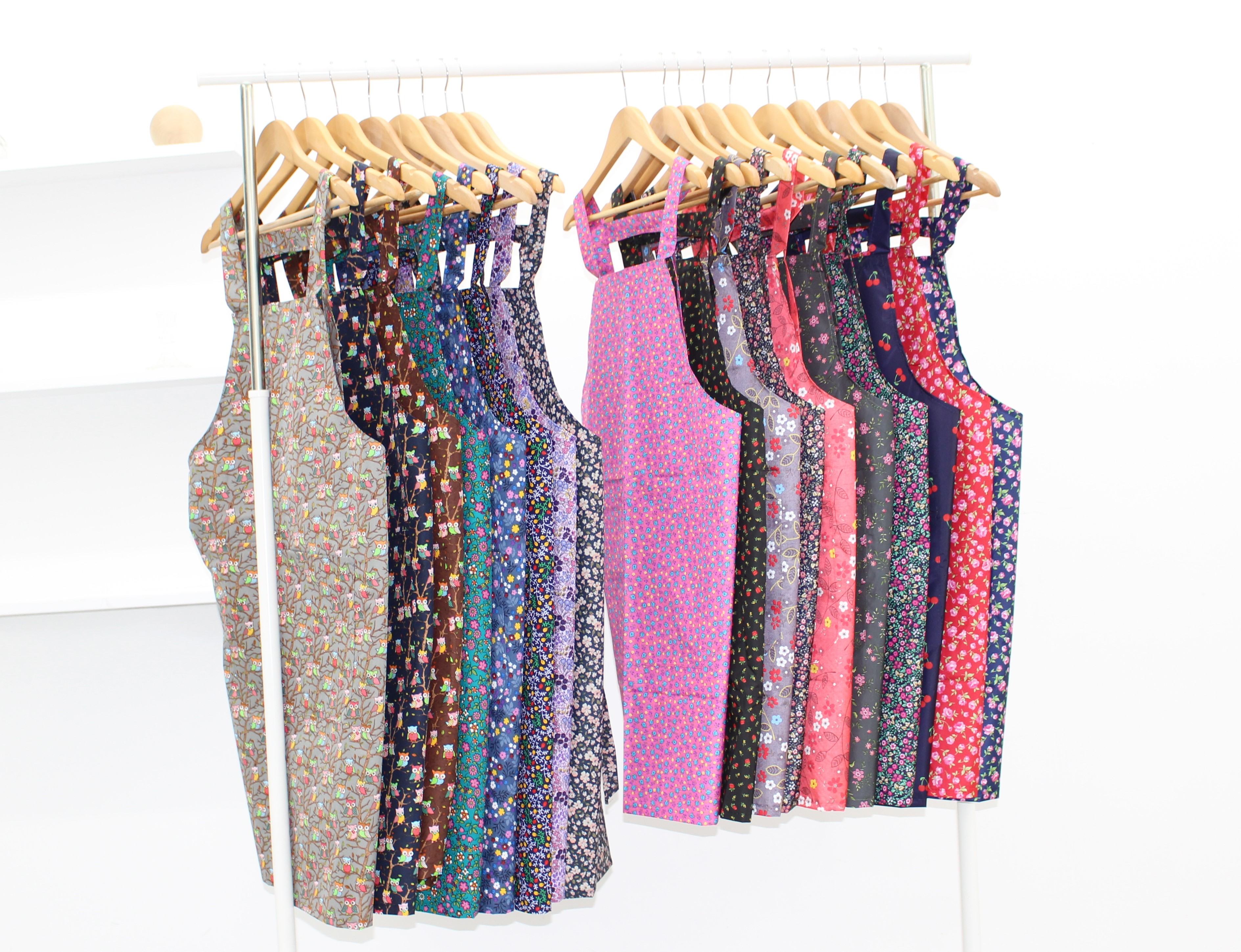 가볍고 방수가 잘되는  H형꽃무늬 예쁜 비닐 앞치마 : 잉꼬혼수방