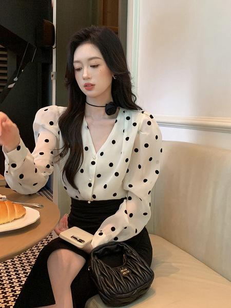 땡땡이 정장 브이넥 블라우스 오피스룩 새내기룩 봄 데일리 컬러포인트 루즈핏 셔츠 : 더그레이스무드