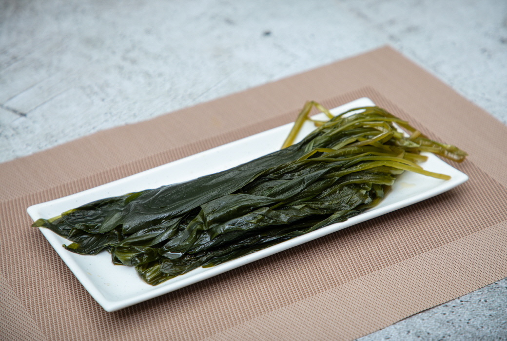 [황금손 행복한 반찬] 1,2인용 한끼 뚜끼 반찬 명이나물 절임 간편 장아찌155g : 황금손슈퍼푸드