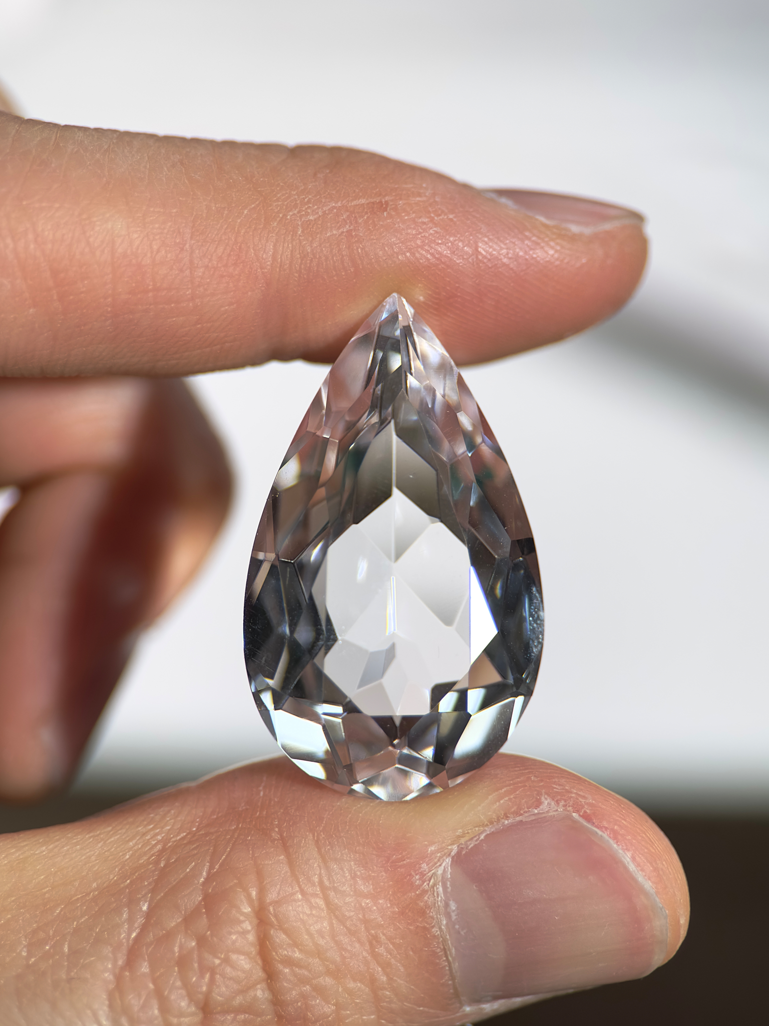 백수정(화이트쿼츠) 물방울 컷 43.95ct 한 점 : 루브르젬스톤