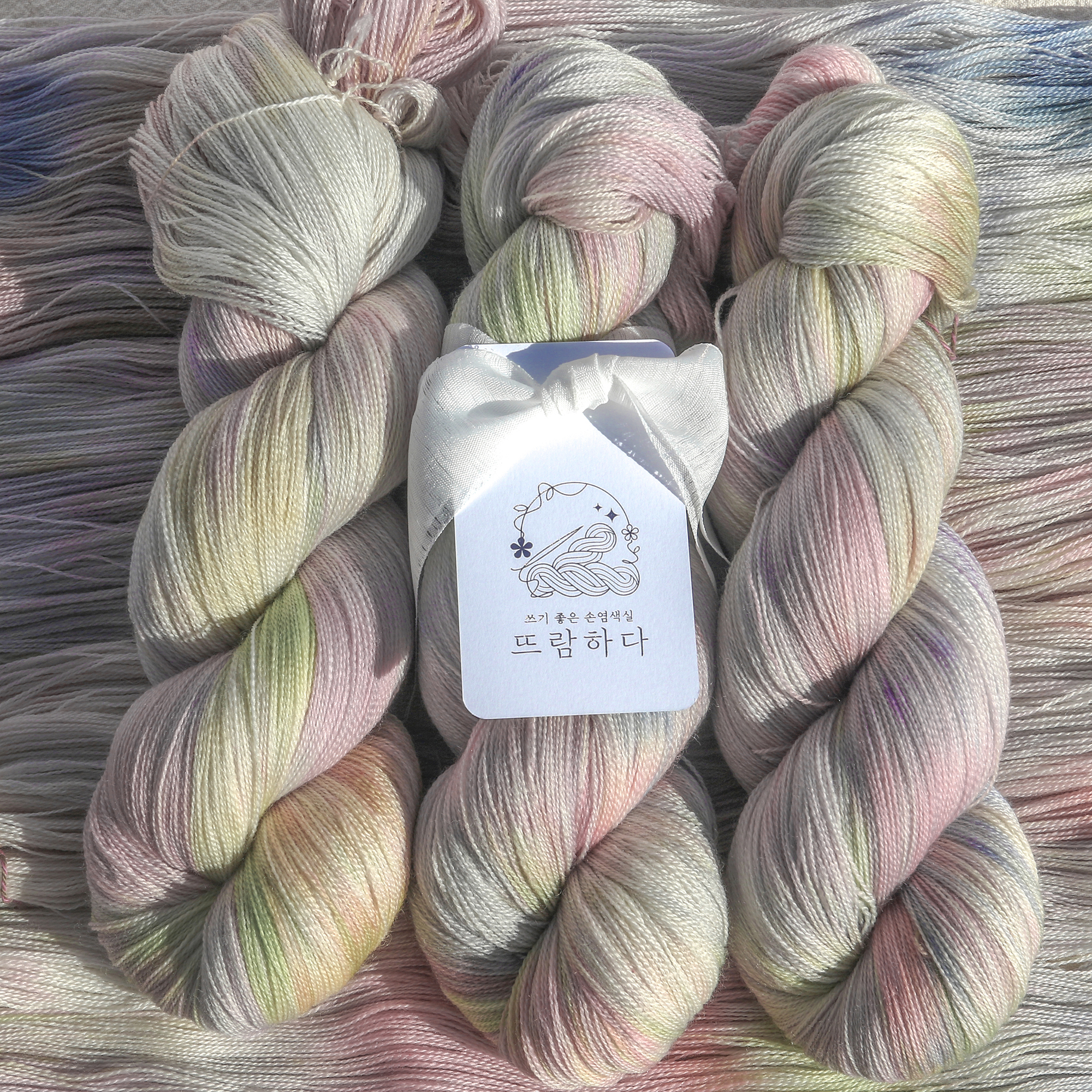 투명수채화 레이스 손염색실 슈퍼워시메리노울 1200m Lace 100g 뜨개실 핸드다잉얀 : 뜨람하다