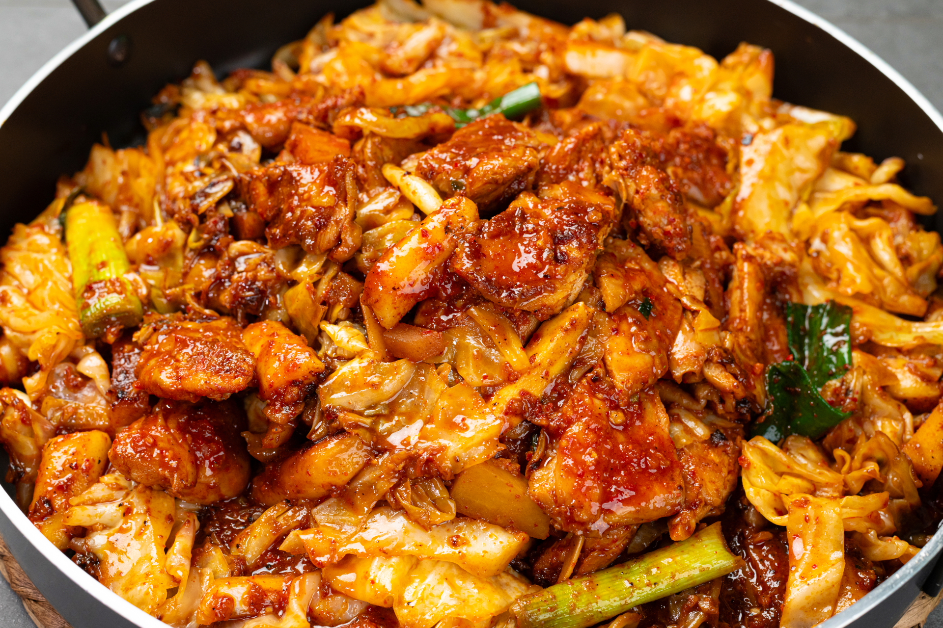오덕닭갈비 동양축산 양념 밀키트 캠핑 간편요리 국내산 냉장육 : 춘천오덕닭갈비
