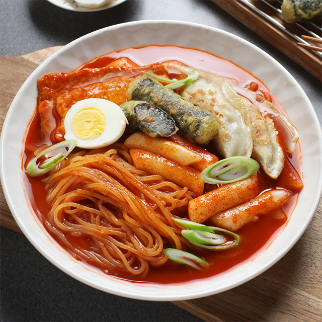 추억으로가는 매콤한 쫄뽀기 떡볶이 밀키트 냉동 : 요리어때정스게장