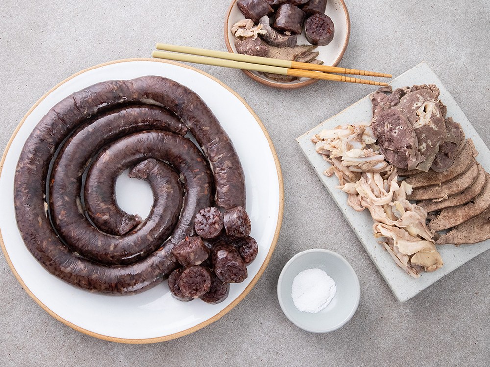 장충동 순대내장세트 (찰순대1kg+내장모둠500g) 1.5kg : 장충동왕족발 공식스토어