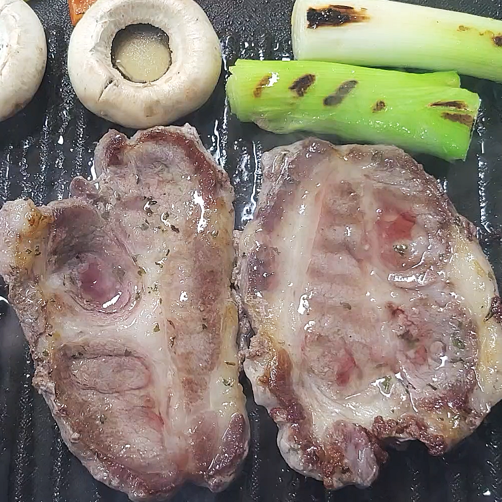 세계 4대 진미 이베리코 돼지고기 목살 200g 캠핑 캠핑고기 갈비살 : 바라던