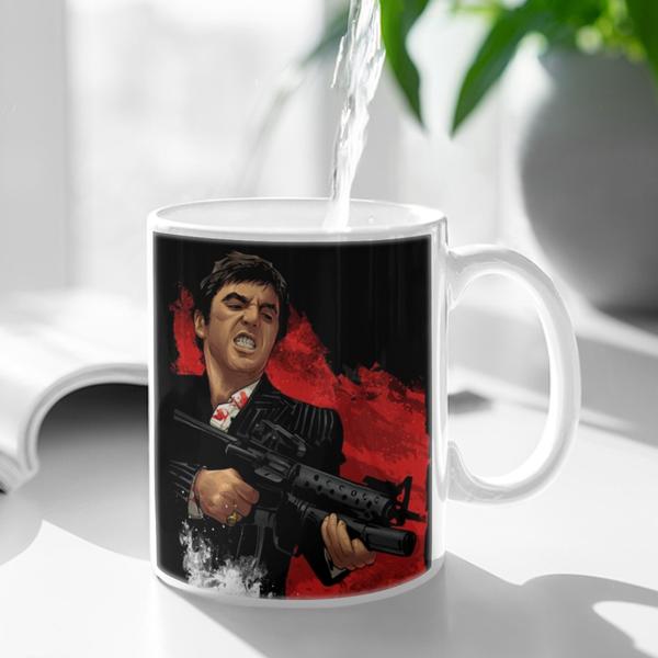 Scarface 흰색 머그잔 11Oz 있는 세라믹 커피 우유 토니 몬타나 파치노 라이플 마피아 레드 : 파인마켓 파인마켓