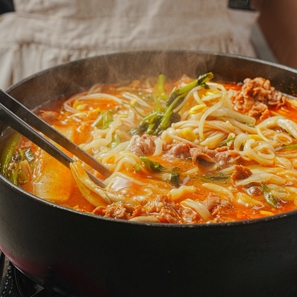얼큰 버섯 칼국수 샤브샤브 밀키트 2인분 (소고기 포함) : 김씨언니마켓