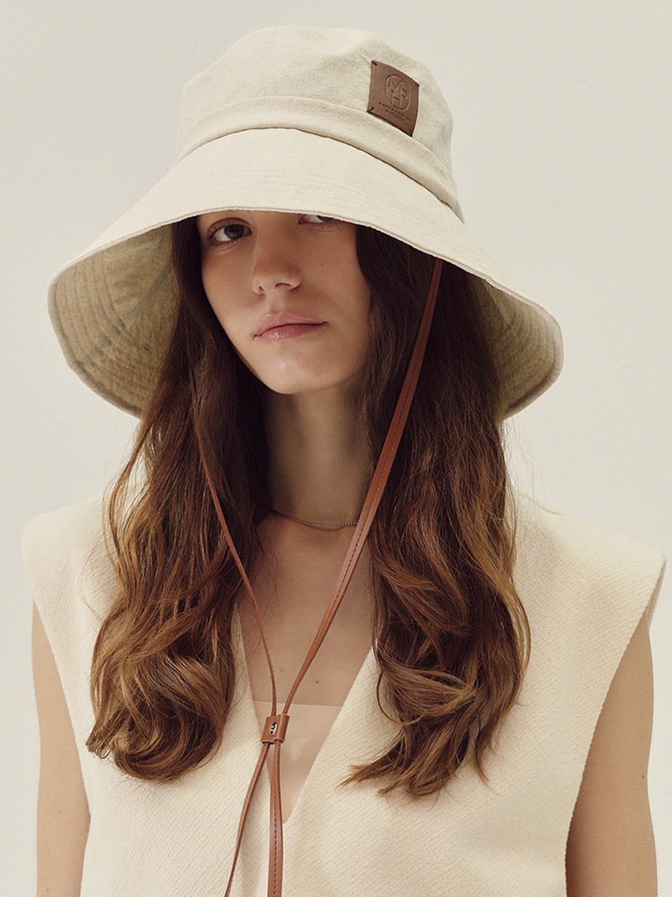 Objet wide leather strap bucket hat_3color : MARCHEN: