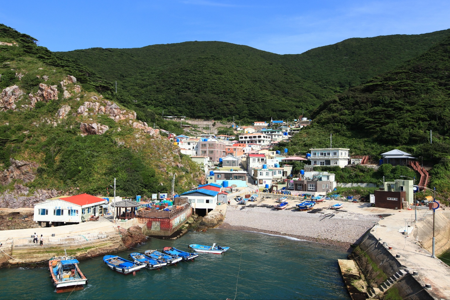 홍도 등대마을,  2구마을 단독진행, 홍도 흑산도 오전 7시30분출발, 1박2일 패키지여행 : 무지개여행사