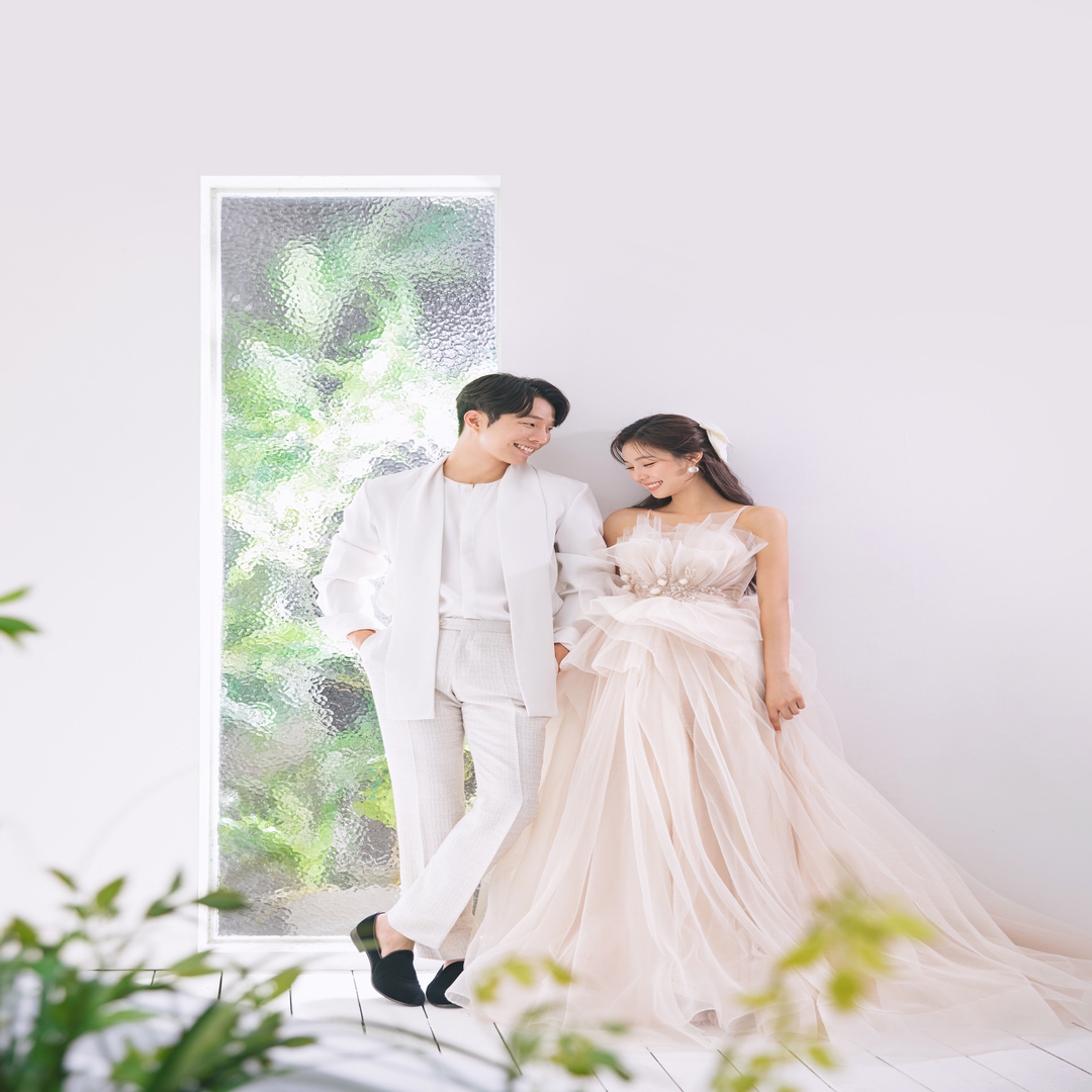더청담스튜디오 리허설토탈웨딩촬영 본식 드레스 메이크업 스드메 견적 청당동 스튜디오 : 웨딩라운지
