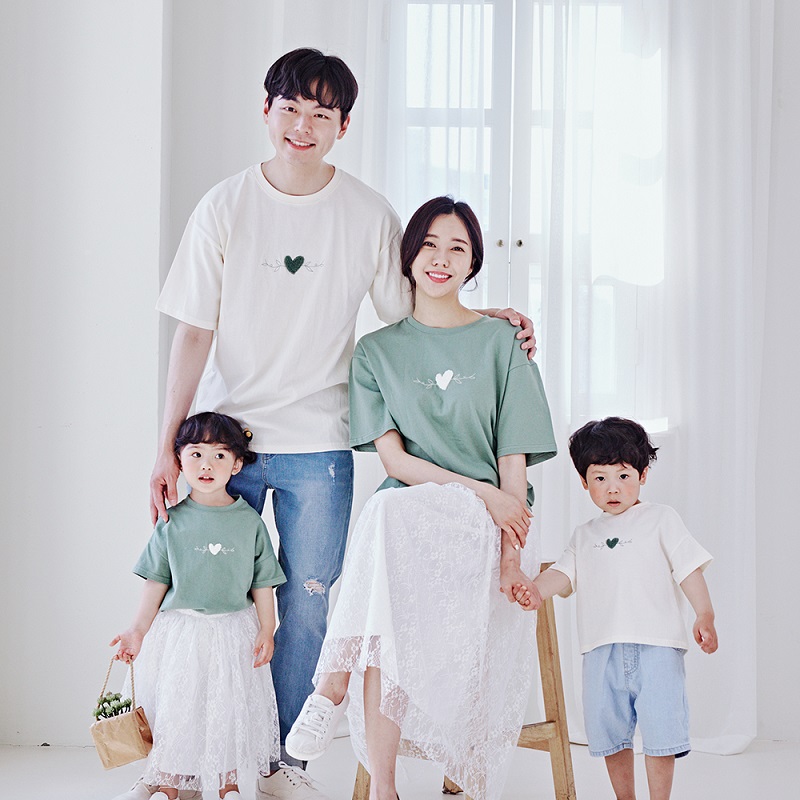 여행가족티 바캉스패밀리룩 단체 돌잔치 돌촬영의상 몽피마피 풀잎하트 환갑칠순 : 커플프라자