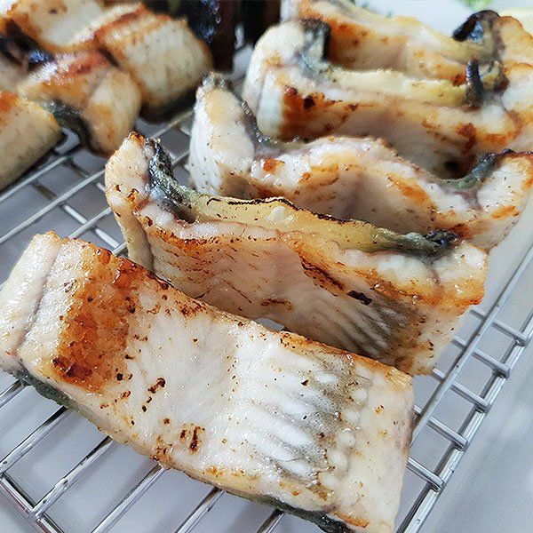 당일손질 쫀득함의 끝판왕 국내산 대왕민물장어 1kg(1-2미 실중량 650g내외) -인증 : 시안아트웍스