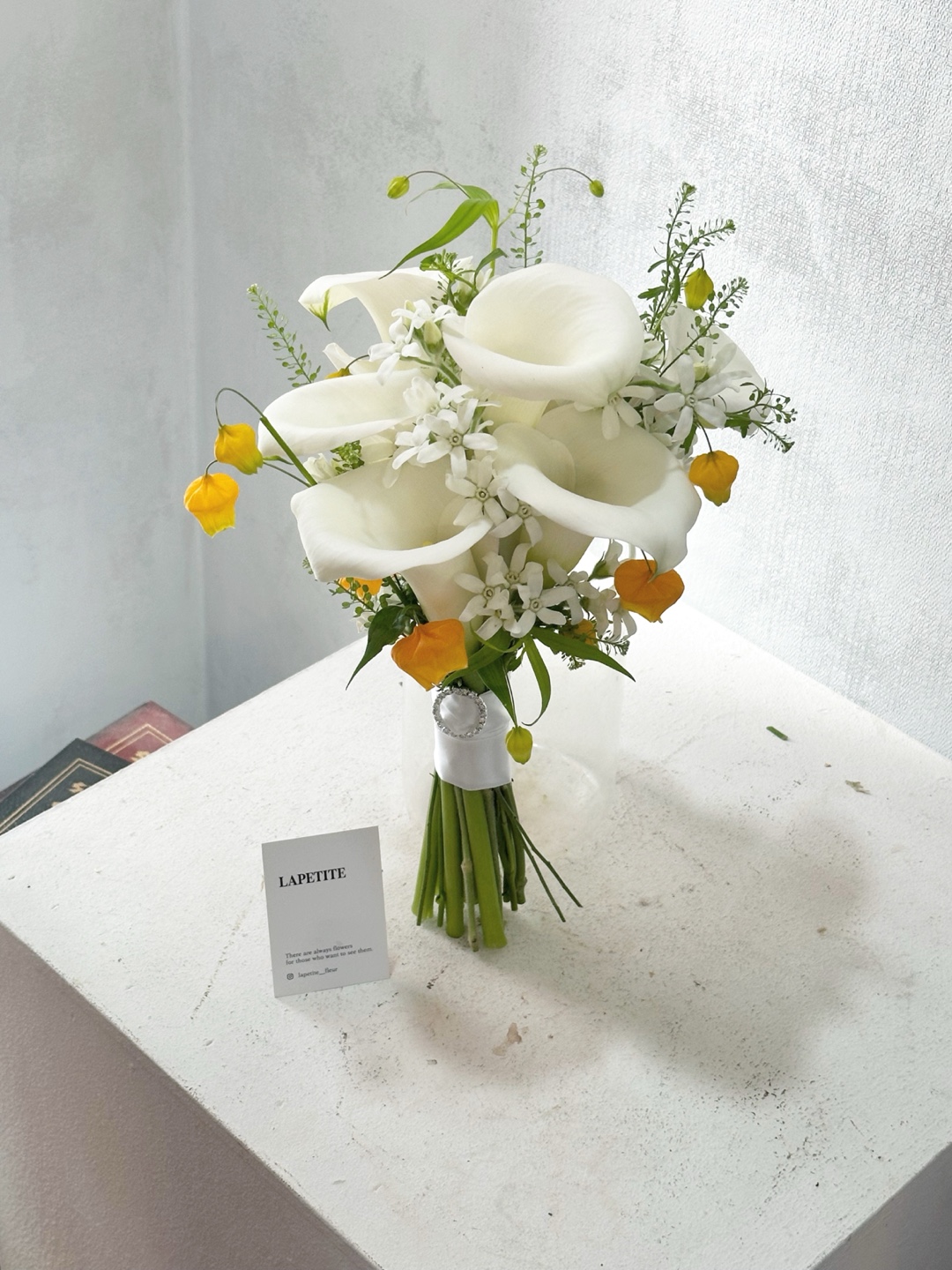 화이트 카라 샌더소니아 본식 촬영용 생화 부케 : Todays Flower