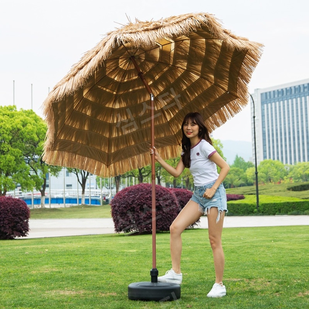 기울어지는 볏짚파라솔 여름 짚 바다 해변 밀짚파라솔 파라솔 밀짚 볏짚 테라스 지푸라기 캠핑 : 라스트비긴