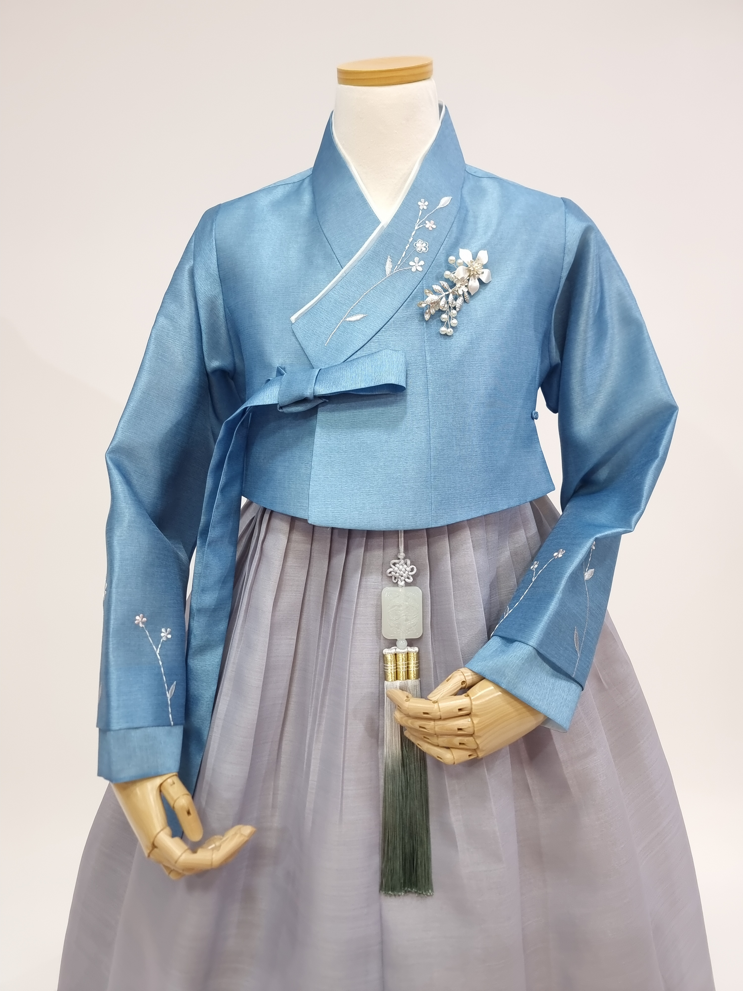 [선일한복 한복대여]59 깃 작은 들꽃 자수 진파랑 네가지 컬러 컬러 결혼식 신부 혼주한복 하객 가족 착용가능 : 선일한복