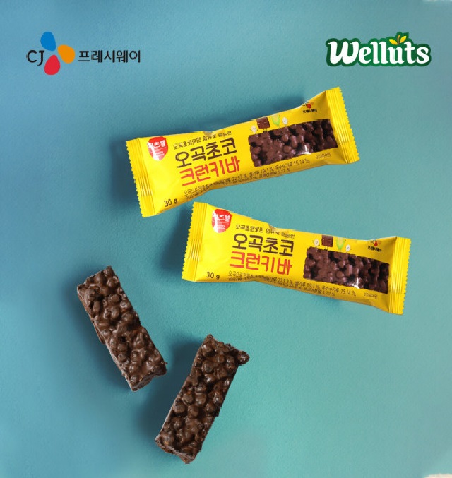 CJ 이츠웰 오곡초코 크런키바 360g (30g x 12개입) : 그린푸드마켓