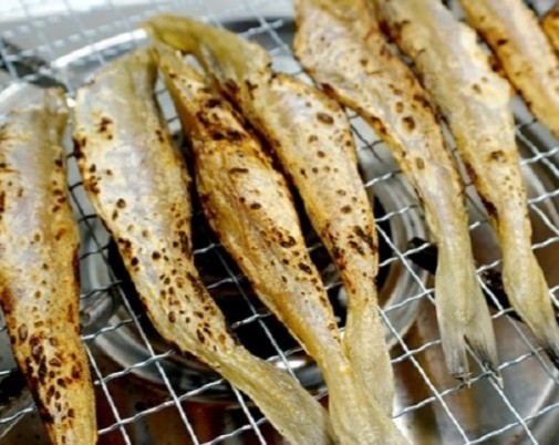 한입 대구 명태새끼 두절 촉촉한 앵치 반건조 노가리 1kg 60미 내외 중소사이즈 : 준푸드농수산
