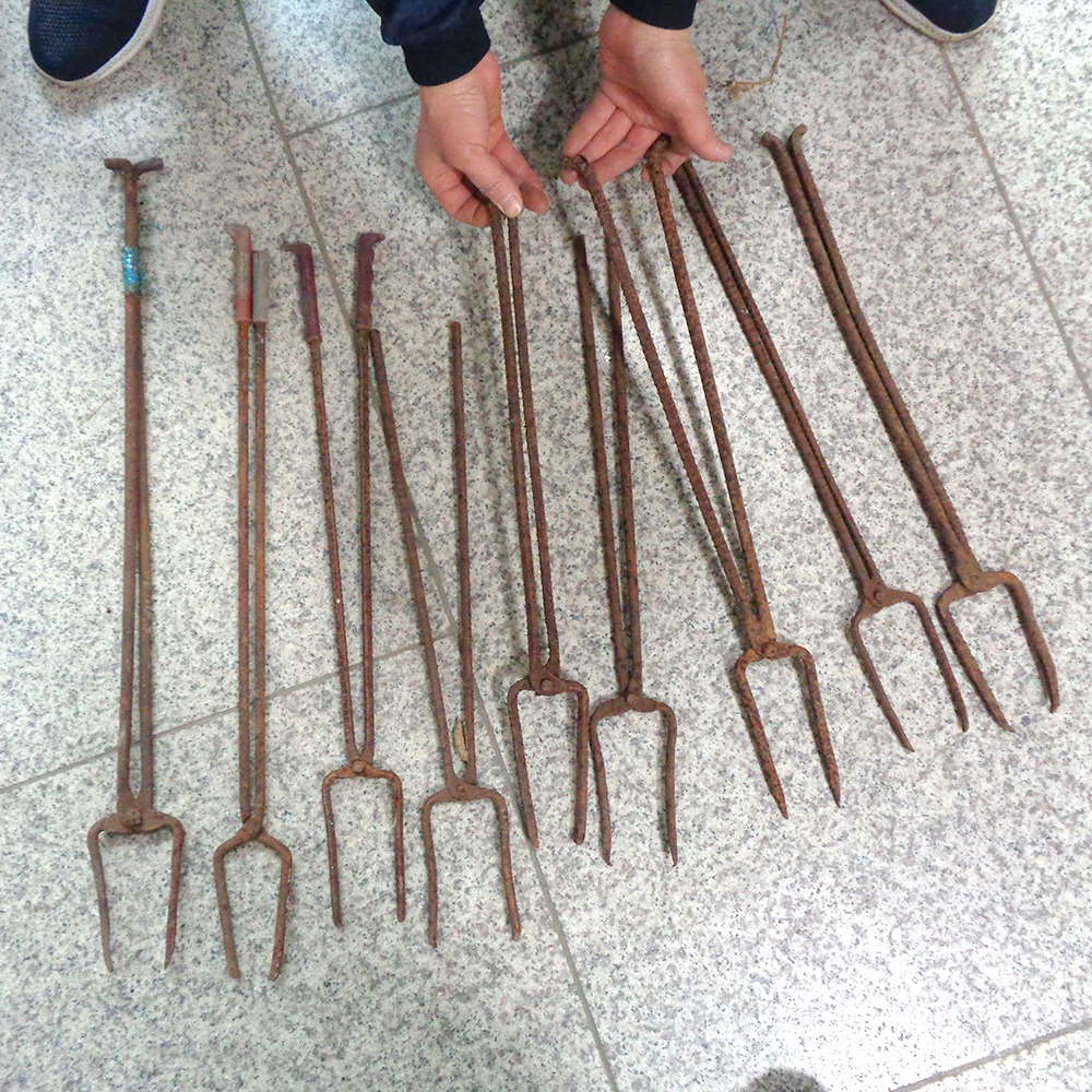 중고 연탄집게 1점 임의 배송 근대사 연탄 자료 : 6090추억상회