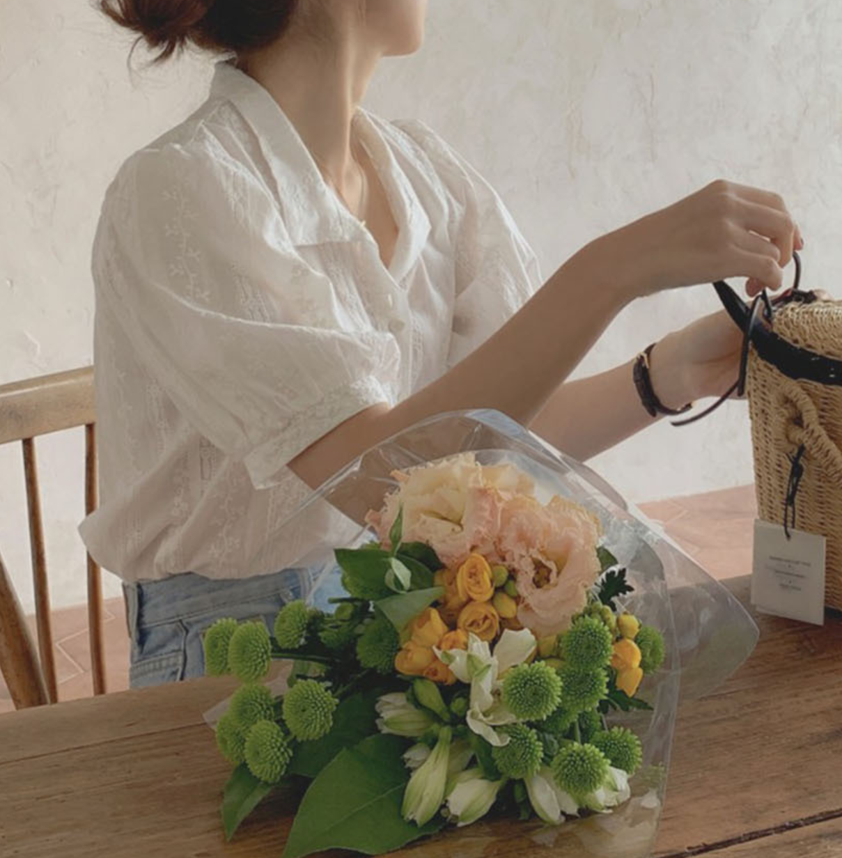 잔꽃무늬블라우스 땡땡이 흰 반팔 시스루 블라우스 : 숲숲상점