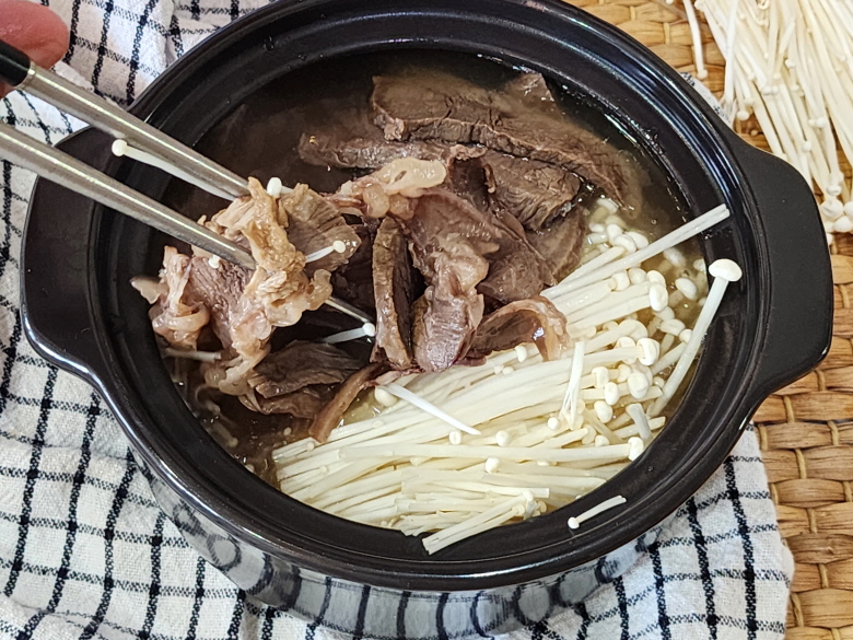 국내산 한우 순살 갈비탕 800g 5팩 10인분 갈비탕 즉석국 캠핑 밀키트 간편식 : 찬바다 - 신뢰와정직