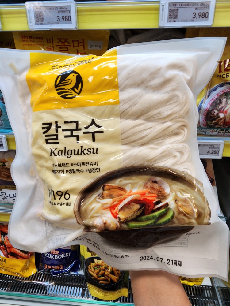 노브랜드 칼국수 1kg 냉장 쫄깃한 아이스포장 : 원스 상점