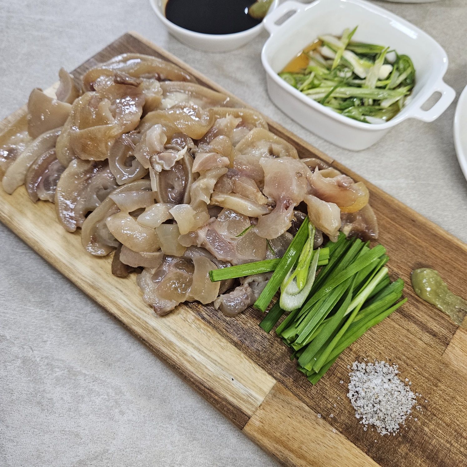 국내산 한우 우족 스지 500g 3~4인분 곰탕 국밥 전골 캠핑 밀키트 안주 음식 : 강줌마