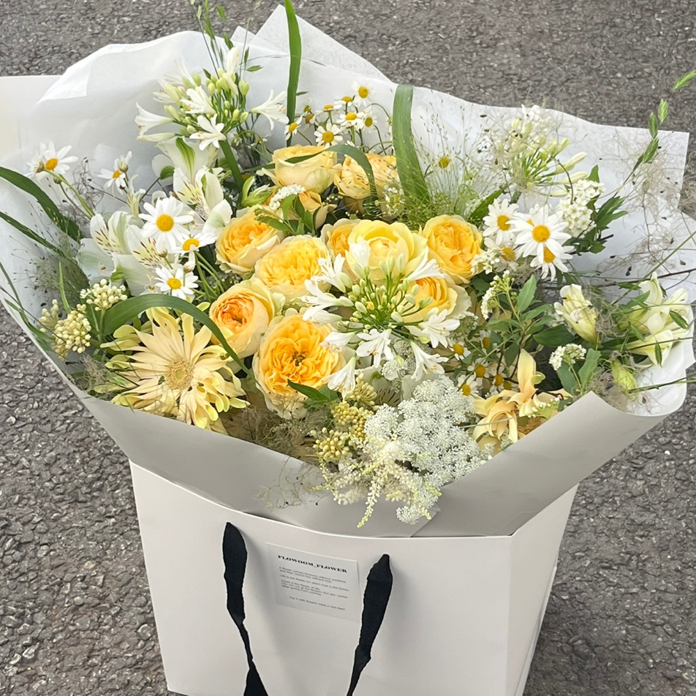 양재꽃시장 예약필수 생화 화이트옐로우 L 꽃다발 기념일 축하용 플로움 : 허우적 장보기