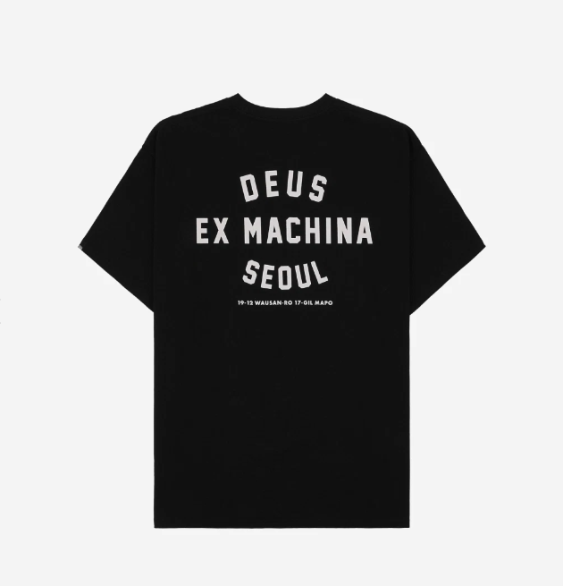 데우스 엑스 마키나 서울 컬리지 티셔츠 (2color) - DMW91808F2-BLK / DMW91808F2-WHT : WS COMPANY