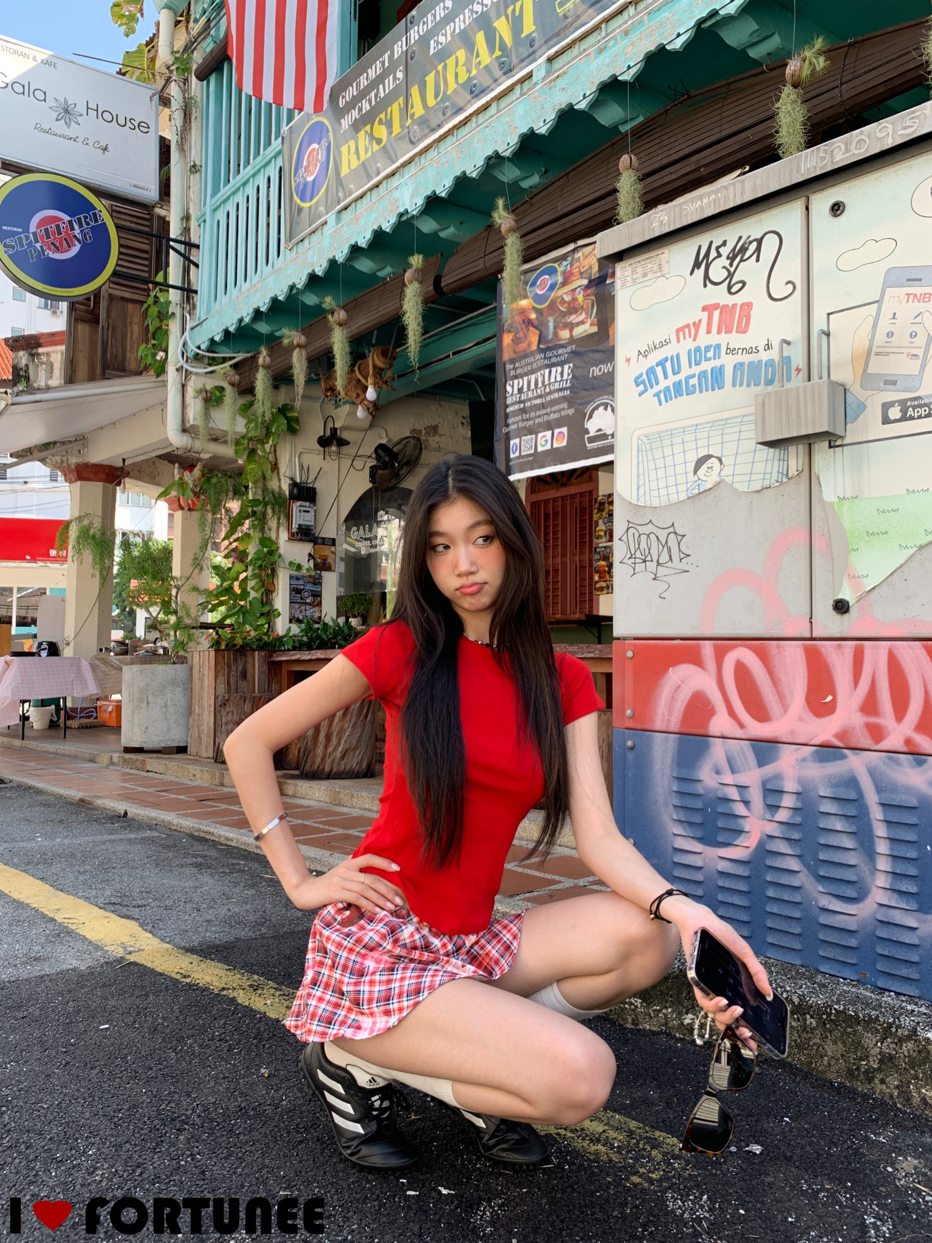 레드 슬림 스위트 라운드넥 반팔 티셔츠 : 더민잇